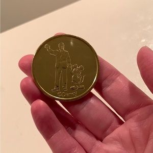 🆕 Disney Magic Key Memorable Collectable Coin - Walt & Mickey